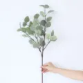 Ramo di eucalipto artificiale finte foglie di denaro pianta verde per decorazione domestica. - Grigio Bianco Verde
