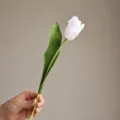 Fiore di tulipano artificiale bianco 36cm lunghezza finto fiore per festa matrimonio. - Bianco