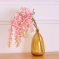 Ramo de flores de glicinia artificiales rosas en jarrón de vidrio ámbar para mesa. - Rosa Claro