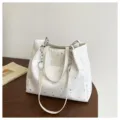 White Star Print Tote Bag Casual PU Leather Shoulder Bag with Stylish Metal Chain Strap - White Without Pendant
