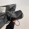 Bolso de hombro texturizado retro para mujer, elegante bolso cruzado informal para uso diario. - Negro