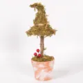Pianta in vaso di muschio con cappello da strega di Halloween decorazione da scrivania dettaglio - 86229