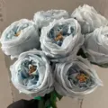 Künstlicher feuchtigkeitsspendender Austin Rosenstrauch, hellblaue Seidenblumen Hochzeit. - Hellblau