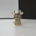 Kleine Mini Hirsch Figur aus Epoxidharz mit Kristallen für Büro und Tisch Deko Ornament - Fluorit