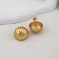 Pendientes de Botón Esféricos Texturizados Dorados de Acero Inoxidable Elegantes - 20mm / Dorado