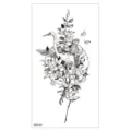 Autocollant de tatouage temporaire imperméable avec design de grue et fleurs en noir. - XQB-351 / 11.4*21CM