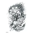 Autocollant de tatouage temporaire étanche avec un design de divinité féroce en noir. - HB-179X