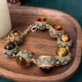 Vintage hofstijl multi-steen ingelegd armband, retro luxe design tijgeroog sieraden. - Tijgeroogsteen