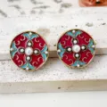 Vintage hofstijl geëmailleerde ronde oorknopjes met rode en blauwe accenten en parel. - Rood (Etnische Stijl)