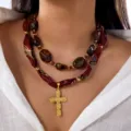 Collar con colgante de cruz con cuentas acrílicas y cinta de seda joyería de moda - Collar de Cruz de Bufanda Estampada Roja de Capas Múltiples (Estilo 5)