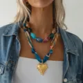 Conjunto de collar de cuentas acrílicas y pañuelo de seda con colgante de corazón, moda. - Collar de Pendentif de Corazón Martillado con Bufanda Azul (Estilo 8)