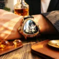 Herren mechanische Uhr mit dreieckigem Goldgehäuse, schwarzem Zifferblatt und Lederarmband. - Schwarz Gold Gehäuse Skelett-Stil (WIN Cobra)