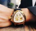 Goldene dreieckige skelettierte Herren Mechanik Uhr mit schwarzem Lederarmband Variante - Schwarz Gold Weißes Gesicht Skelett-Stil (WIN Cobra)