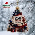 Vista detallada del adorno para árbol de Navidad del 250 aniversario con diseño patriótico. - Estilo Regalo 250 Años / 8cm