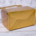 Vista detallada de una caja de pastelería dorada con asa para tartas y postres. - Caja de Mano de Panadería (2337#) / 16cmx10.2cmx9cm / Dorado