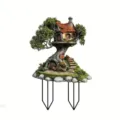 Detailansicht des Miniatur-Baumhaus-Gartensteckers, ideal für Rasen und Topfpflanzen. - 30cm / Fantasie-Baumhaus (Stil 2)