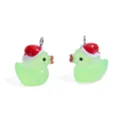 Süße grüne Harz-Enten-Anhänger mit roten Weihnachtsmützen für DIY-Schmuck und Schlüsselanhänger. - Gelee Farbe Grün (A10-411)