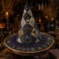 Vista detallada del sombrero de bruja acolchado con estampados botánicos y pociones. - Talla de Niño / A21