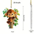 Vue détaillée du charmant ornement suspendu de singe en acrylique avec dimensions. - 8cm / Singe