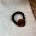 Elegante coletero negro scrunchie para el pelo con cuadrado de acetato accesorio - Coletero Cuadrado Acetato - Caramelo