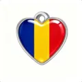 Primer plano de colgante de acero inoxidable en forma de corazón con diseño de bandera rumana. - Acero-Rumania
