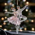 Vue en gros plan de l'ornement suspendu de voiture de danseur de ballet acrylique avec robe rose. - 8cm / Style 1