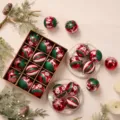 Weihnachtskugeln Set rot und grün Glitzer Baumschmuck Deko Kugeln für Weihnachtsfeier - 8cm Durchmesser (12 Stück/Packung)