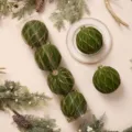 Grande palla di Natale floccata 30cm verde con glitter oro per decorazione albero appesa - Palla Concava 12cm (4pz/Scatola) / Avocado