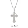 Vue détaillée d'un collier pendentif croix glacée avec des strass étincelants sur chaîne. - Base Argent Strass Blanc avec Chaîne Corde (3x24 Pouces)