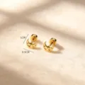 Minimalistische goldene Mondsichel Ohrstecker aus Edelstahl mit sicherem Schraubverschluss. - Stil 1