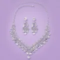 Ensemble de bijoux de mariée en strass et cristal, collier et boucles d'oreilles mariage. - Parure collier et boucles d'oreilles argentée (NS-J6524S)