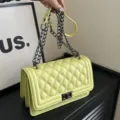 Chic light green quilted chain crossbody bag for women, stylish fashion shoulder bag. - Green