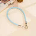 Cinturino da polso per telefono in pelle azzurra con doppia fibbia in metallo argentato. - Fibbia in Metallo Galvanizzato Catena in Pelle Piatta (K6694)