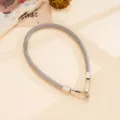 Cinturino per telefono in pelle grigia e catena per borsa con ferramenta metallica. - Fibbia in Metallo Galvanizzato Catena in Pelle Piatta (K6697)