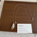 Elegante collana stile coreano piuma occhio di tigre con perla, catena maglione vintage. - Collana Piuma Oro Occhio di Tigre