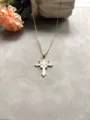Collier avec pendentif croix ton or et design papillon complexe, chaîne en alliage élégante. - Noir