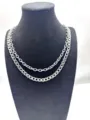 Gros plan sur un collier chaîne Cuban en acier inoxydable double couche, bijoux hip-hop. - Combo Chaîne Cubaine Et Maillons Ronds (XL20Q2057)