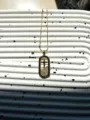 Collier avec pendentif croix plaqué or en acier titane aux détails raffinés et tendance. - Croix en Barre avec Strass (3)