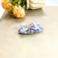 Exquise pince a cheveux perle strass avec nœud, vue de detail montre l'artisanat raffine. - N°6 (Nœud Bleu et Blanc)