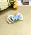 Pince à cheveux nœud en tweed bleu avec cœur en cristal, jolie variante mignonne. - Paire de pinces / Pince à Bec de Canard Cœur en Laine Bleue (3)