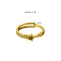 Detailansicht des goldenen Edelstahl Sternrings mit 1,5g Gewicht und 4mm Bandbreite. - US 5 / Gold