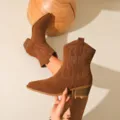 Retro embroidered western cowboy boots for women, chunky mid heel winter knight boots brown. - 38 / Brown