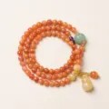 Squisito bracciale a triplo cerchio in giada di seta dorata con pendente a zucca vintage. - Bracciale a tre giri con zucca arancione e ciondolo zucchetta