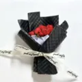 Mini getrockneter Rosen Blumenstrauß handgemacht in schwarz verpackt Valentinstag Geschenk - Stil 10