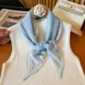 Foulard long en mousseline florale bleu clair, écharpe élégante pour femme au printemps et été. - Bleu clair