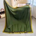 Elegantes 90cm Seidentuch für Damen mit schickem Blumenmuster und stilvollem grünen Rand. - Farbe 7