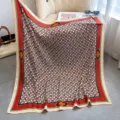 Luxustuch 90cm quadratisches Seidentuch mit elegantem geometrischem Muster und rotem Rand. - Farbe 12