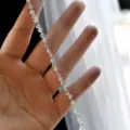 Voile de mariee perle fait main tulle blanc bordure perle cristal accessoire cheveux - Longueur Coude / Blanc avec Peigne