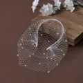 Cerchietto con velo di perle bianche accessorio per capelli da sposa per feste o balli. - Bianco