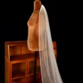 Voile de mariee blanc elegant avec bordure de perles fait main pour mariage somptueux. - 200cm de Long / Champagne